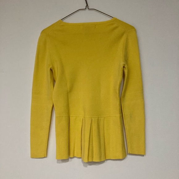 BANANA REPUBLIC XS womans yellow long sleeve sweater. - Picture 2 of 3
